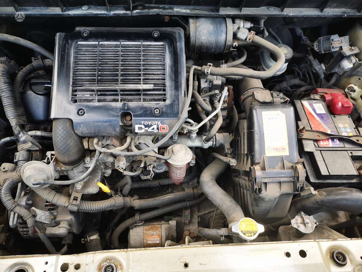 Toyota Yaris Verso - 11