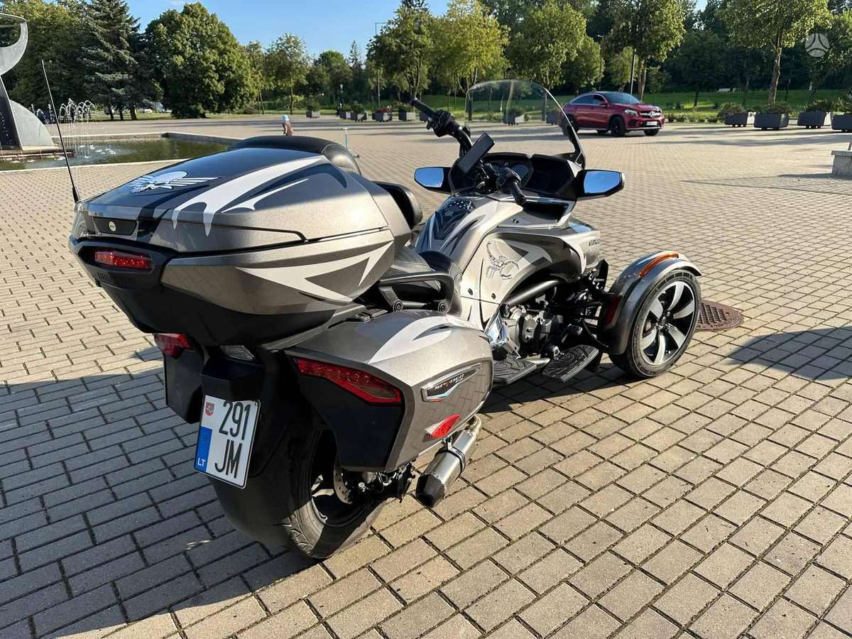 Can-Am Spyder 1330cc, trikes