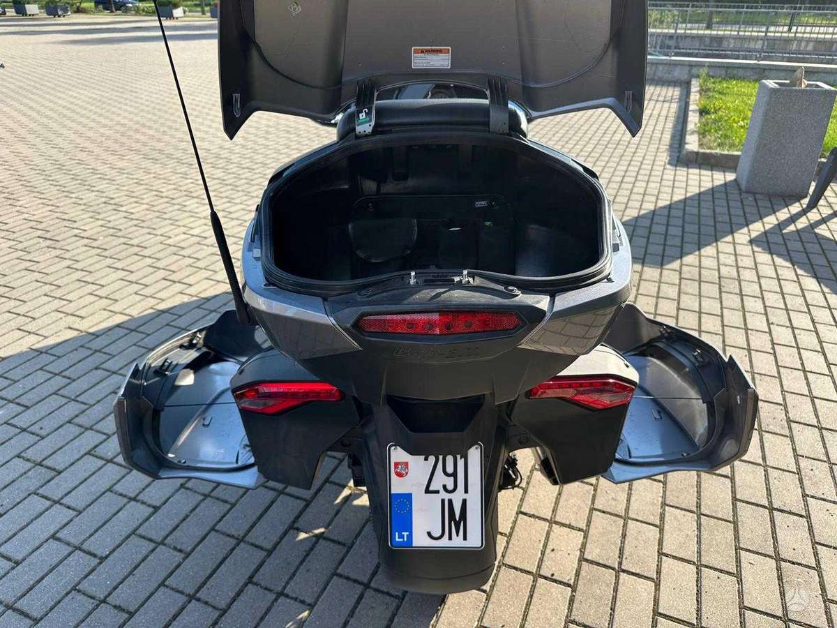 Can-Am Spyder 1330cc, trikes