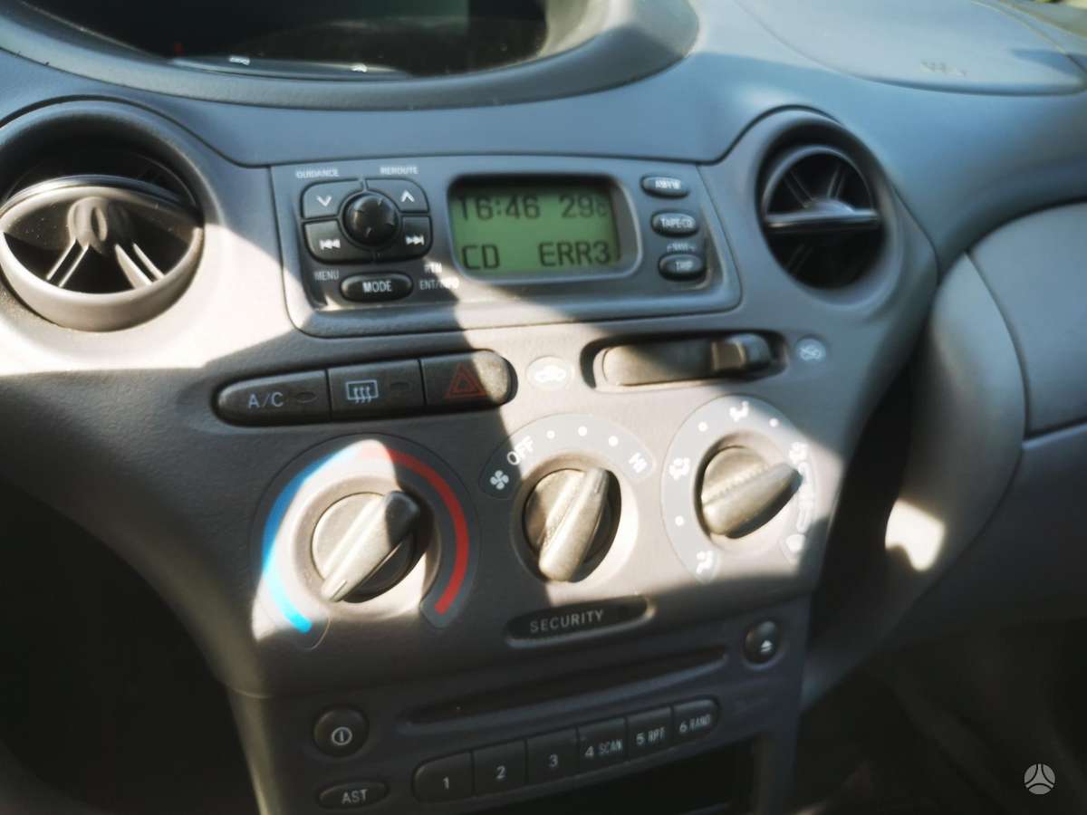 Toyota Yaris - 4