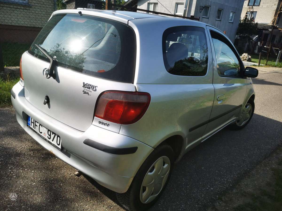 Toyota Yaris - 10