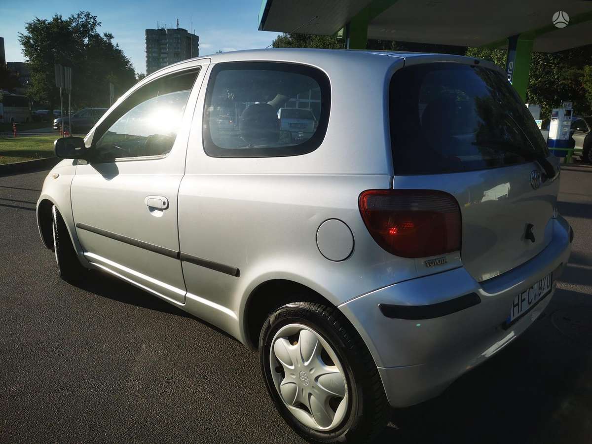Toyota Yaris - 12