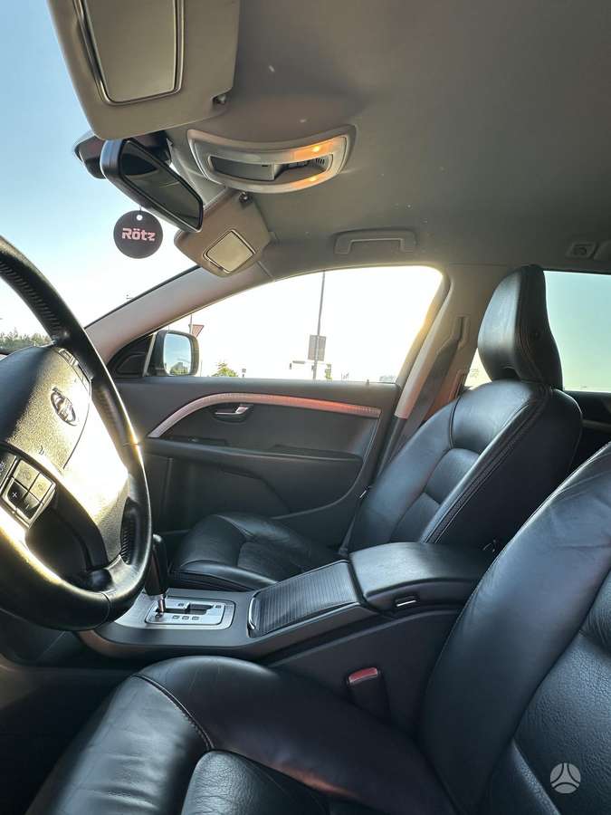 Volvo XC70, 2.4 l., wagon