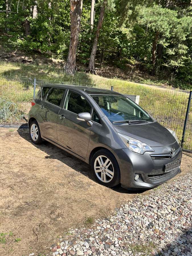 Toyota Verso-S, 1.4 l., hatchback