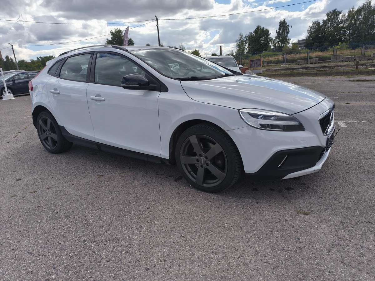 Volvo V40 Cross Country - 6