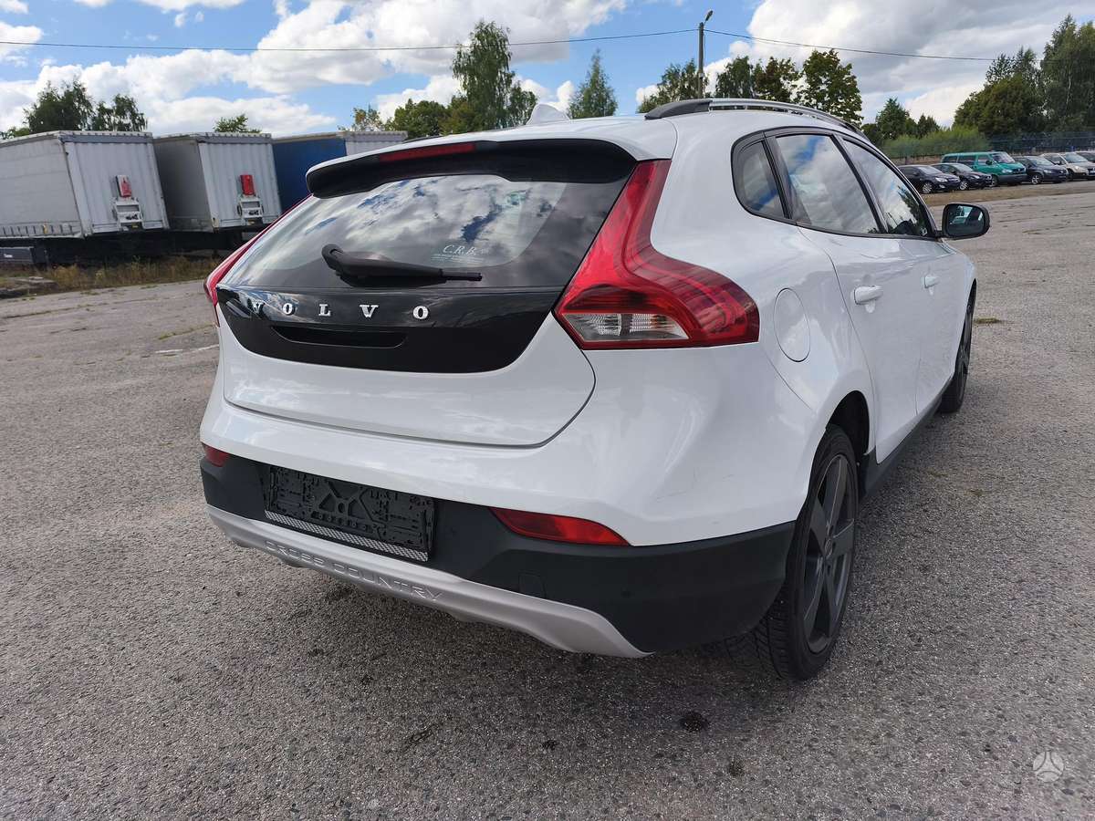 Volvo V40 Cross Country - 8