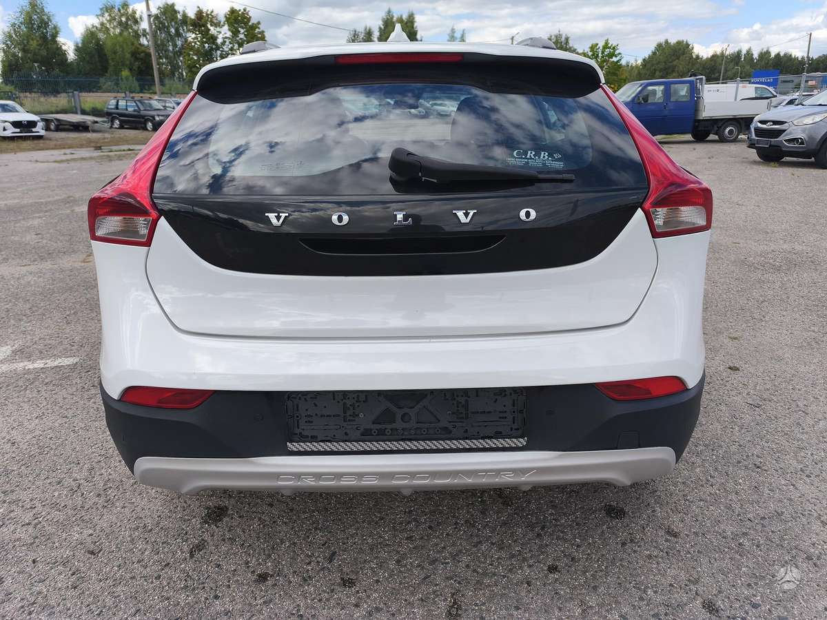 Volvo V40 Cross Country - 9