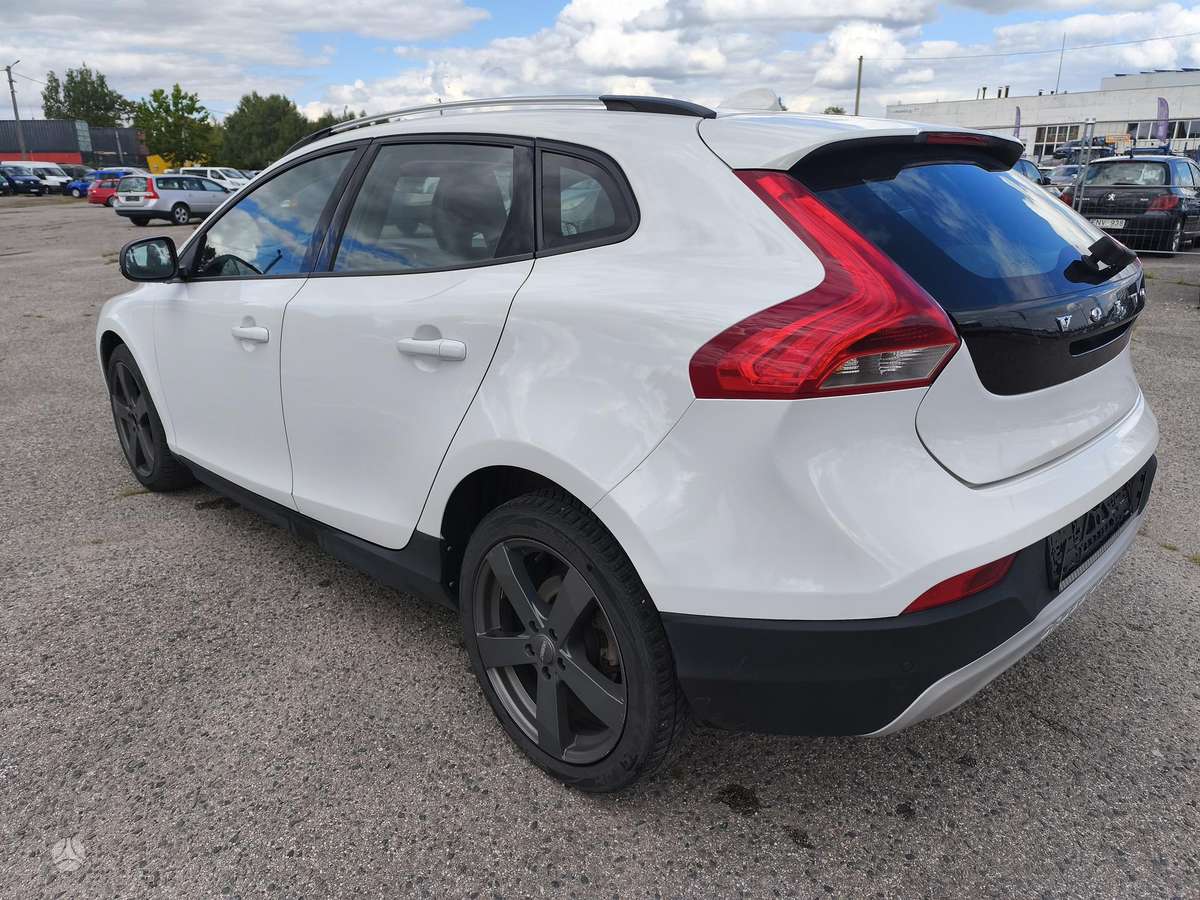 Volvo V40 Cross Country - 10