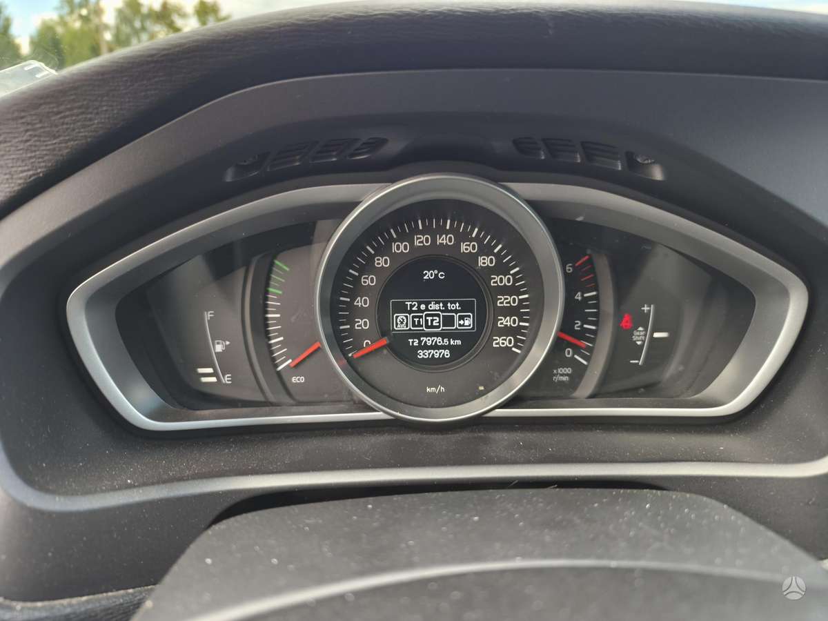 Volvo V40 Cross Country - 12