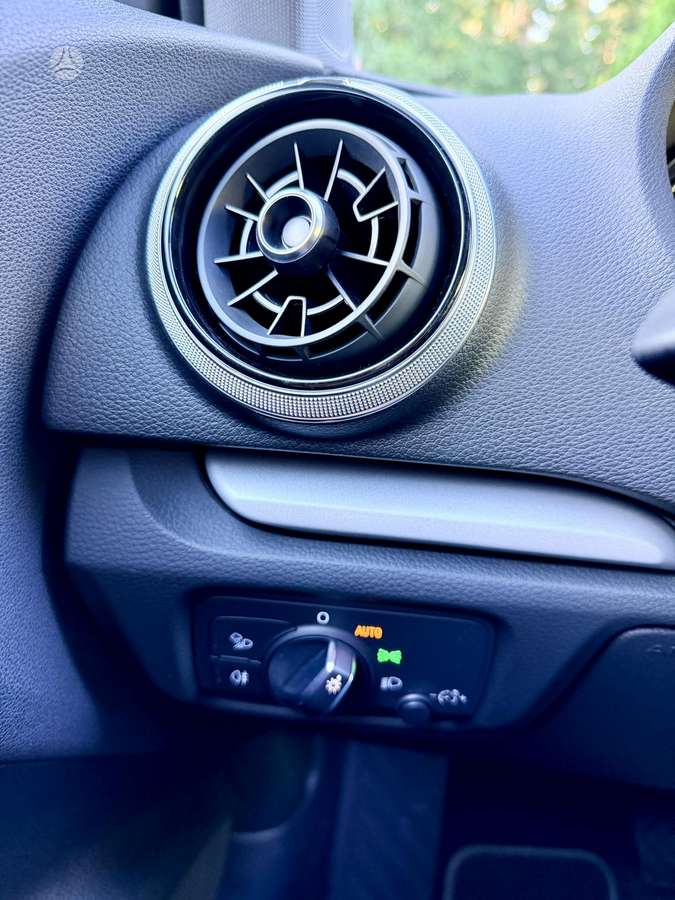 Audi A3, 1.6 l., Седан