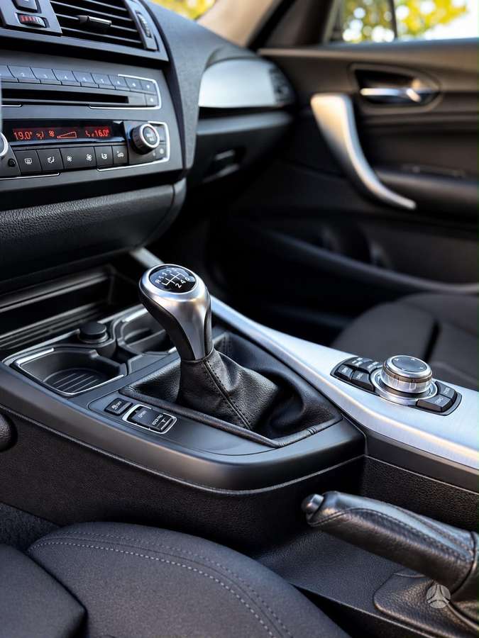 BMW 118, 2.0 l., Хэтчбек
