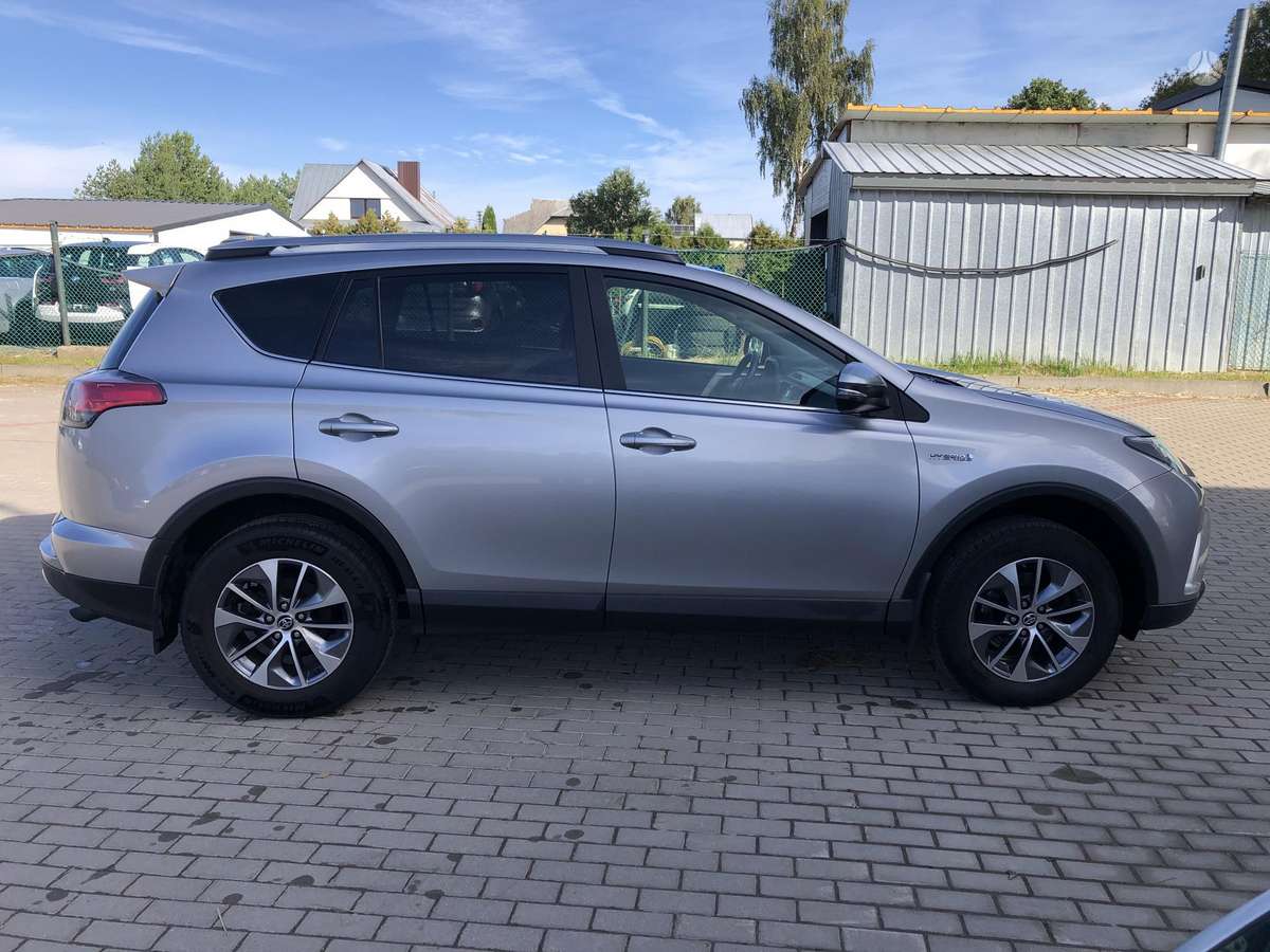 Toyota RAV4 - 8