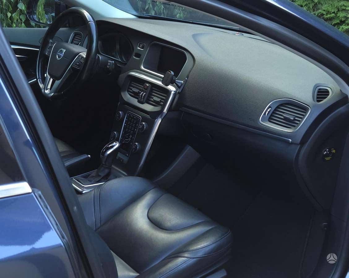 Volvo V40, 2.0 l., hatchback