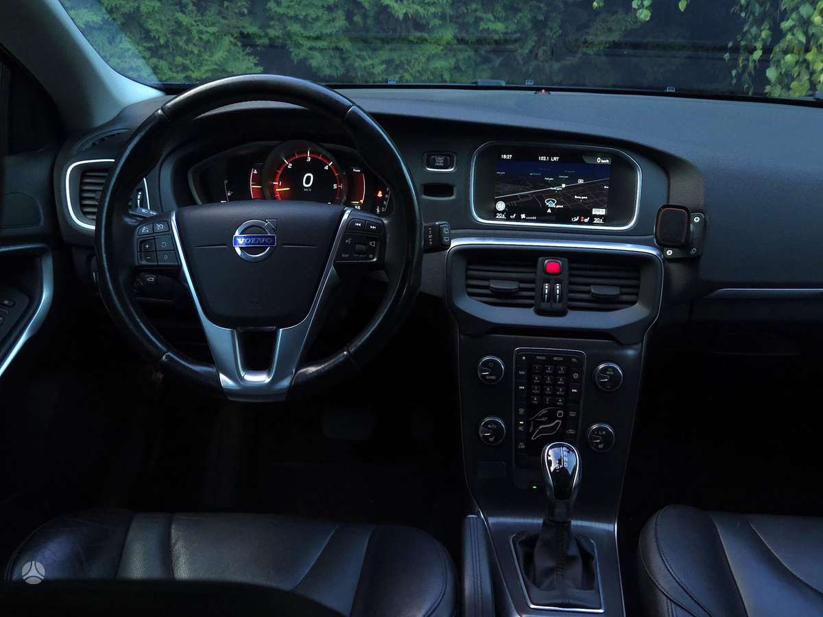 Volvo V40, 2.0 l., Хэтчбек