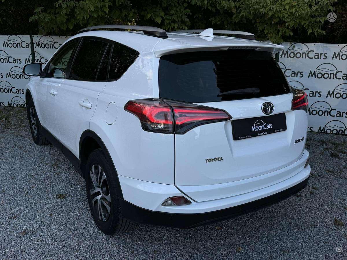 Toyota RAV4 - 8