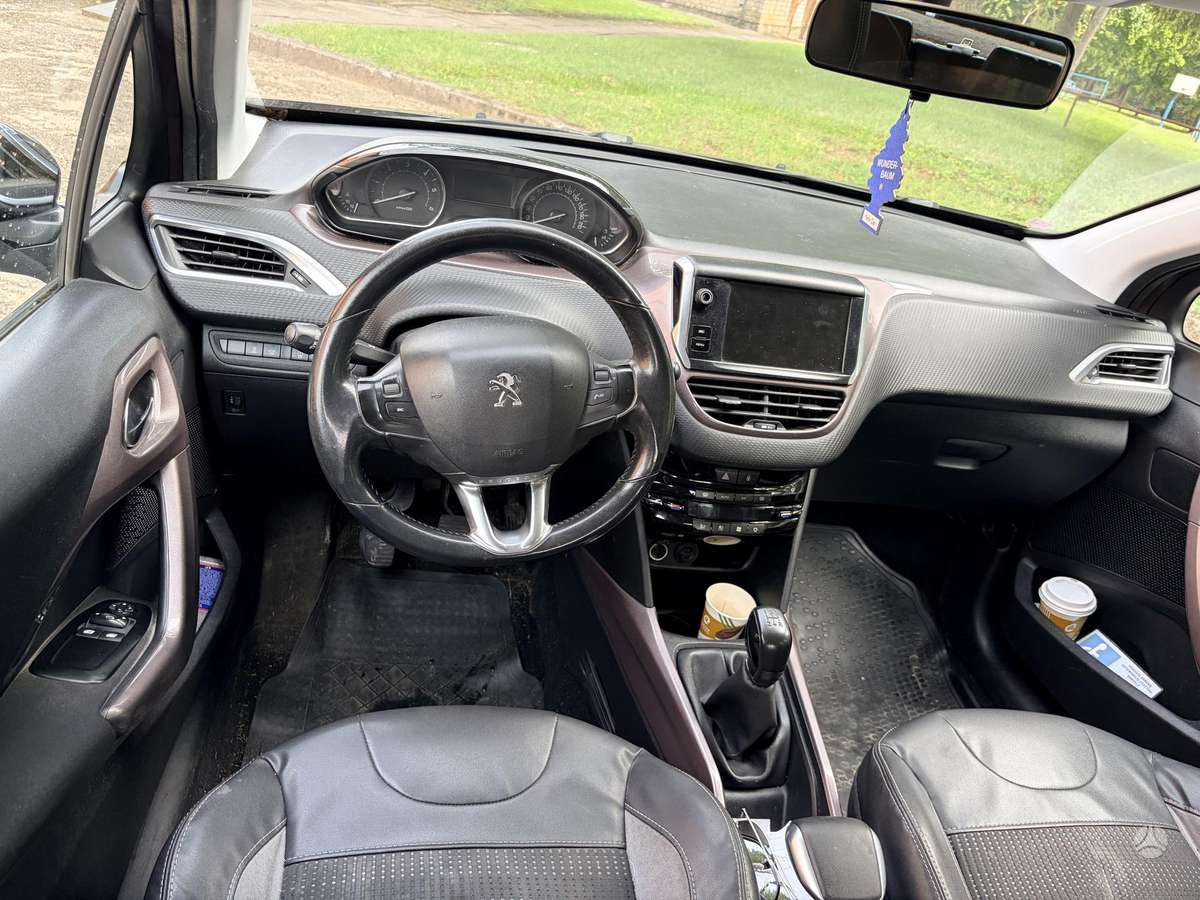 Peugeot 2008 - 8