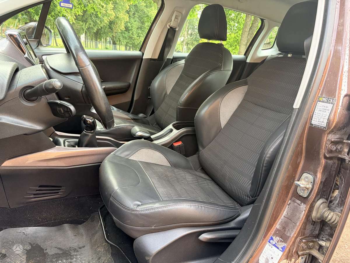 Peugeot 2008 - 9
