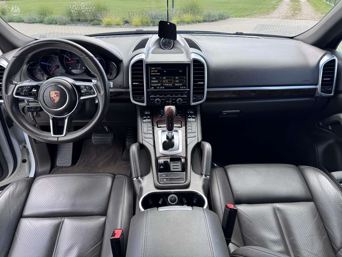 Porsche Cayenne - 8