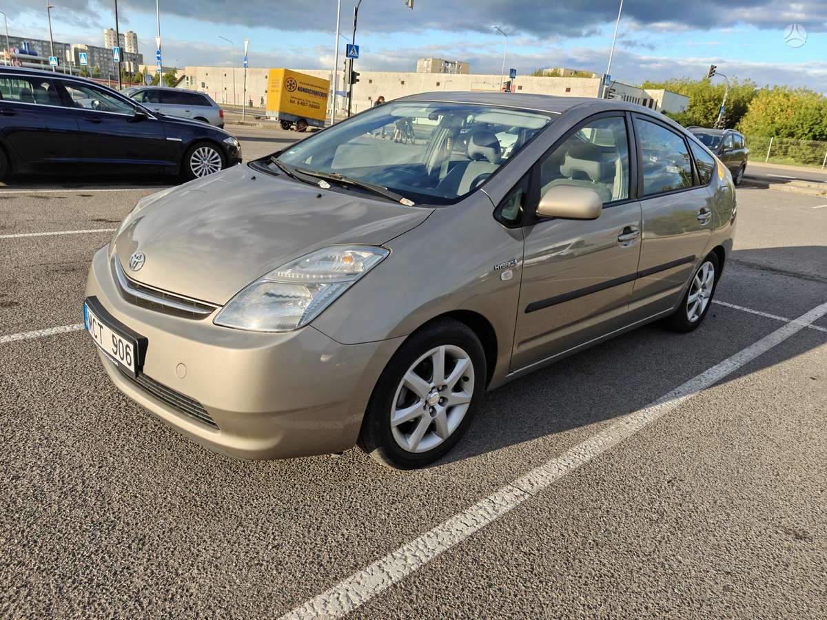 Toyota Prius - 1
