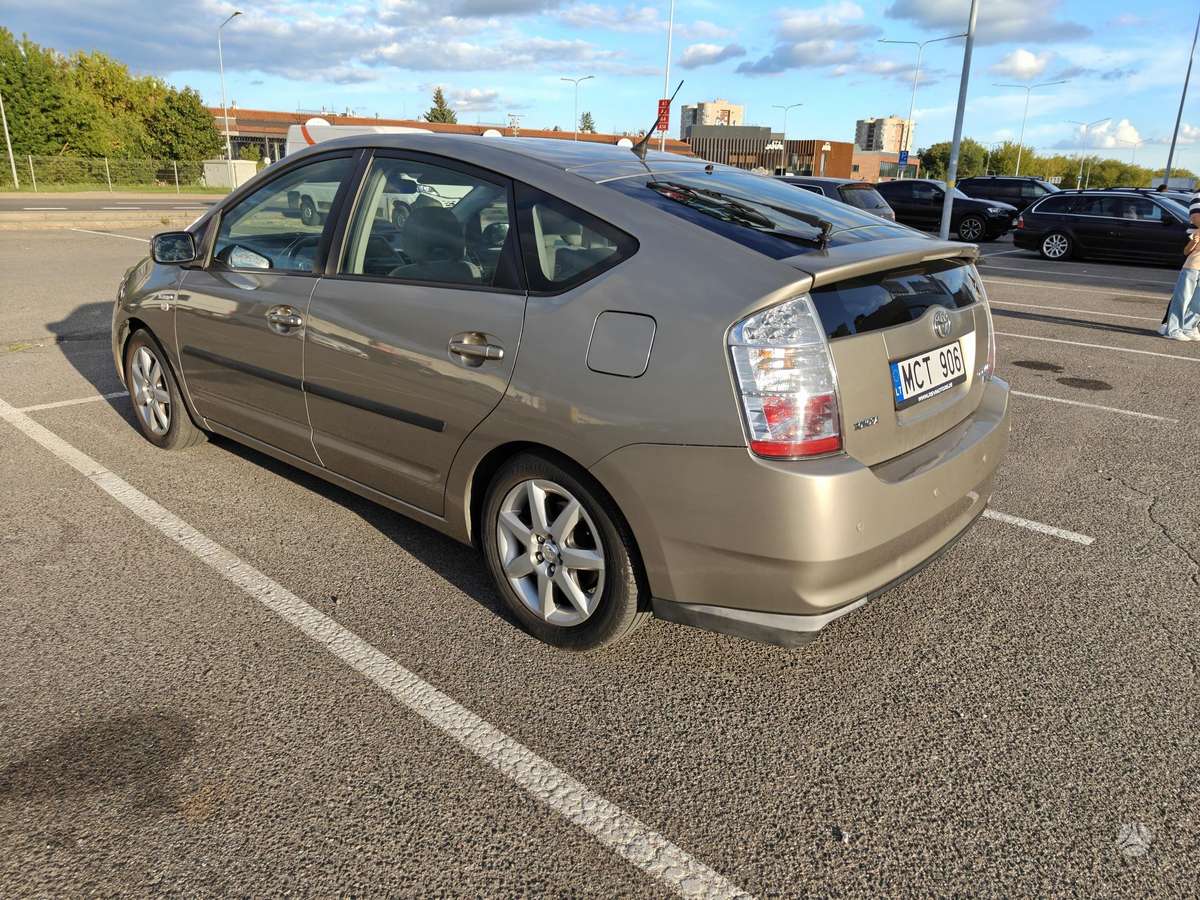 Toyota Prius - 3