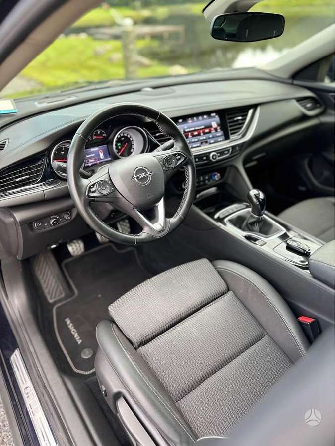 Opel Insignia, 2.0 l., Седан