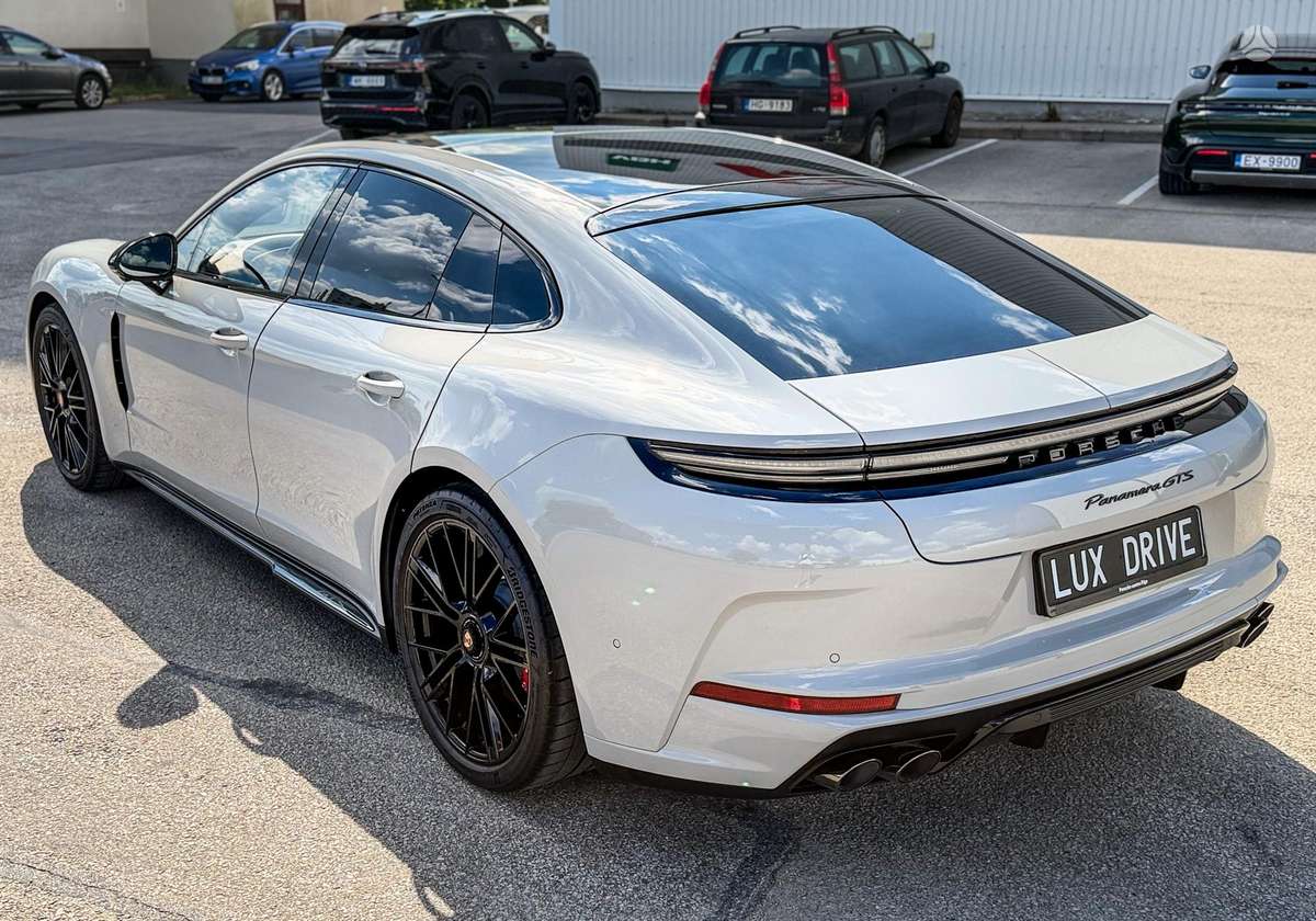 Porsche Panamera - 4