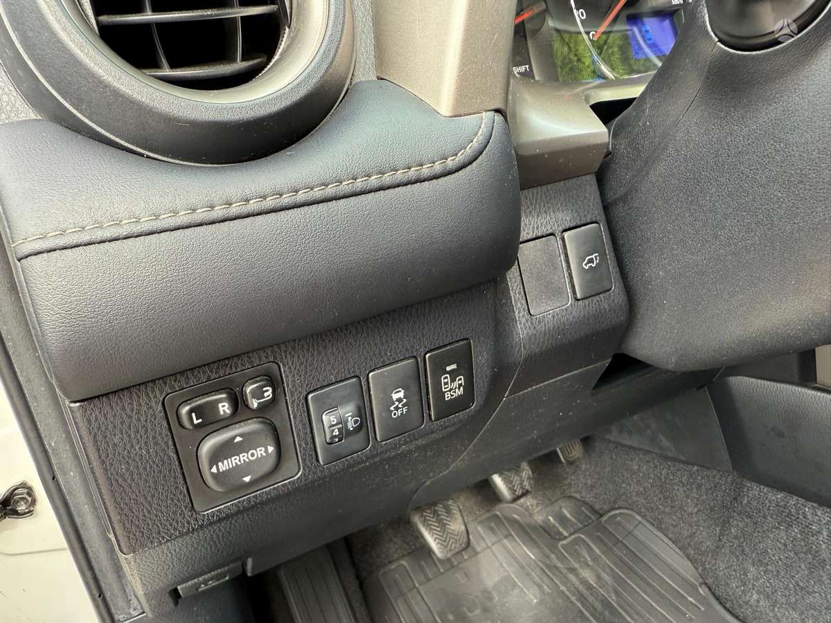 Toyota RAV4 - 12