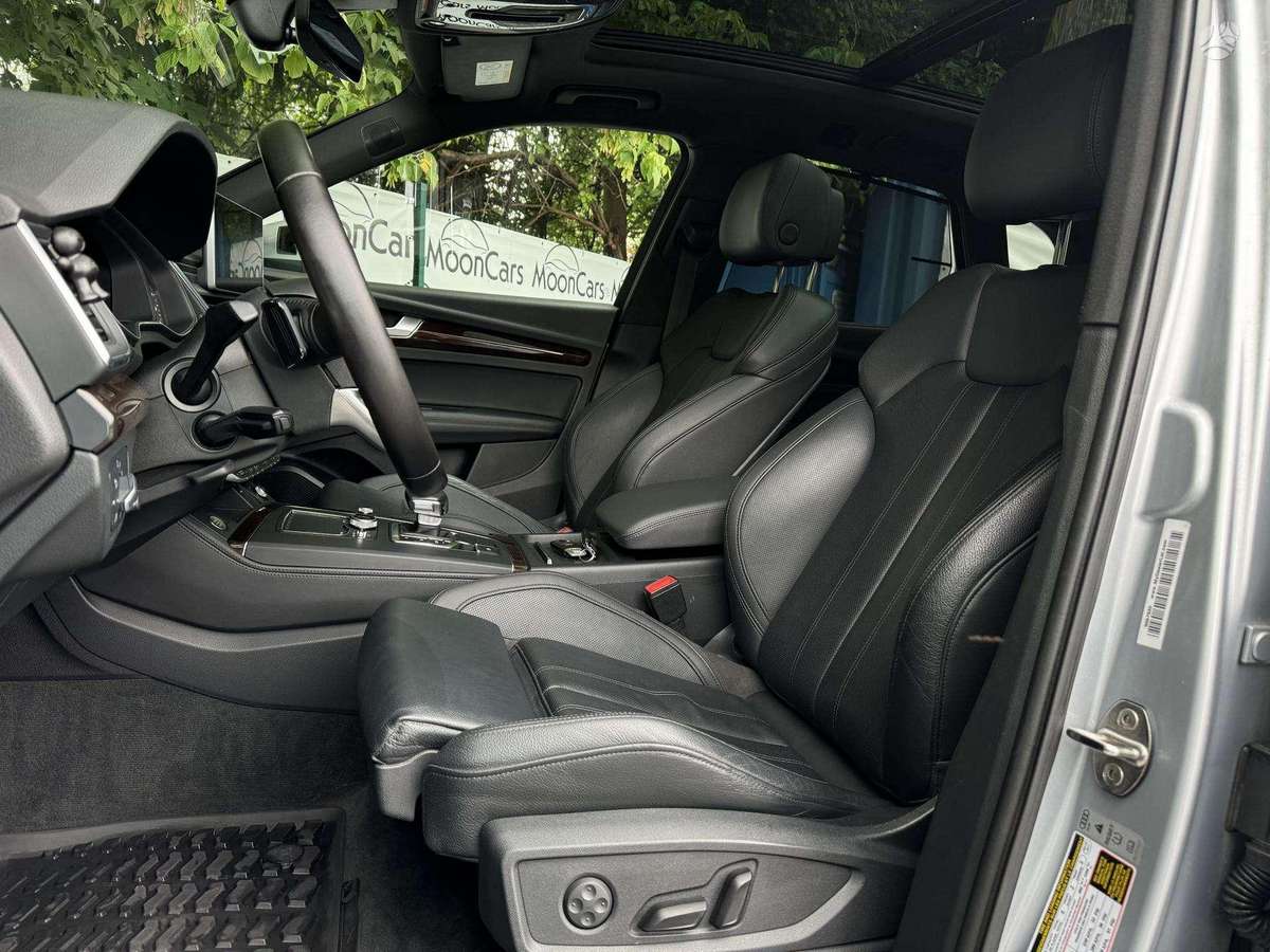 Audi Q5, 2.0 l., off-road / crossover