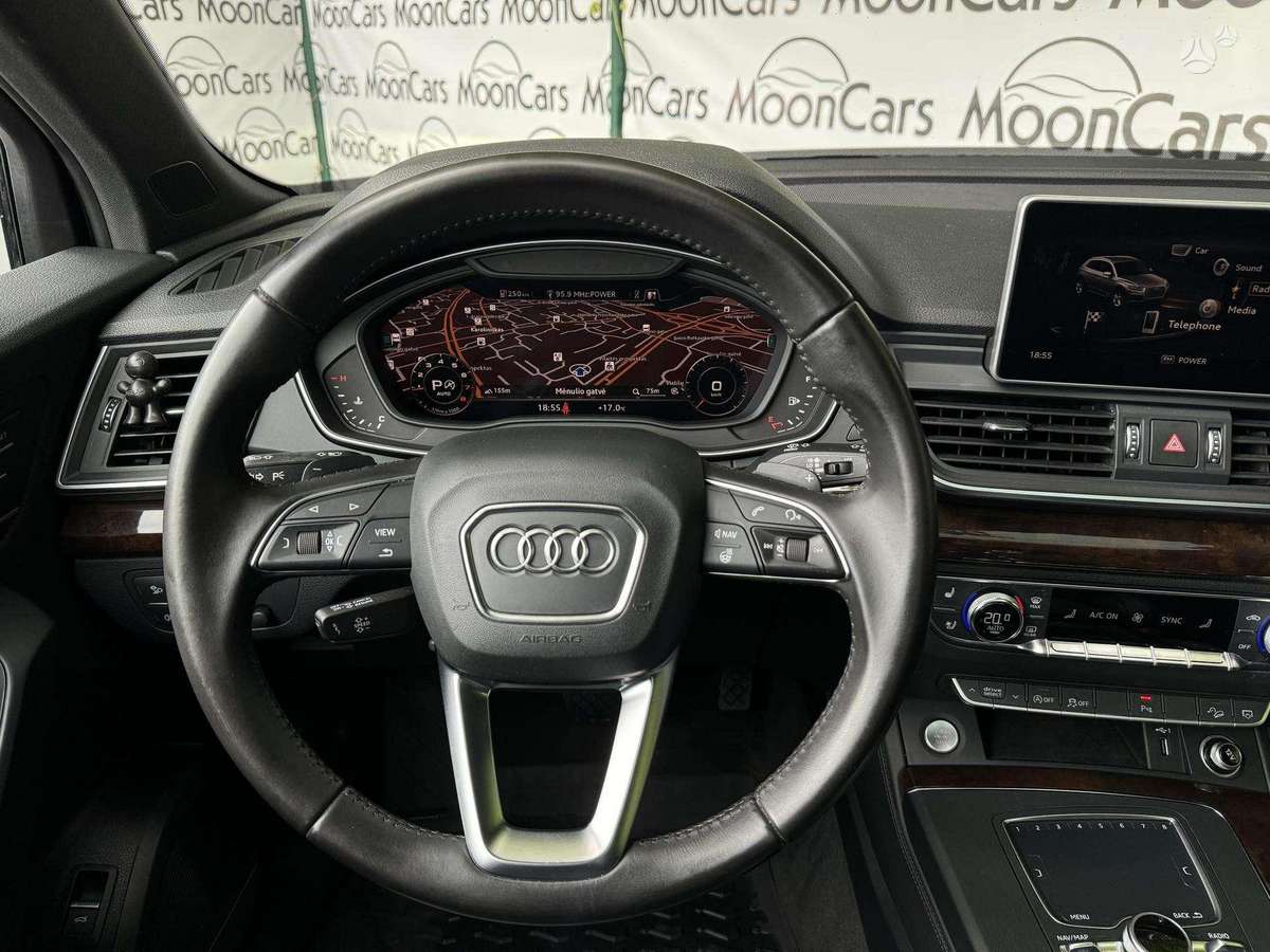 Audi Q5, 2.0 l., off-road / crossover