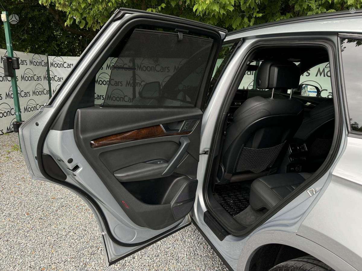 Audi Q5, 2.0 l., off-road / crossover