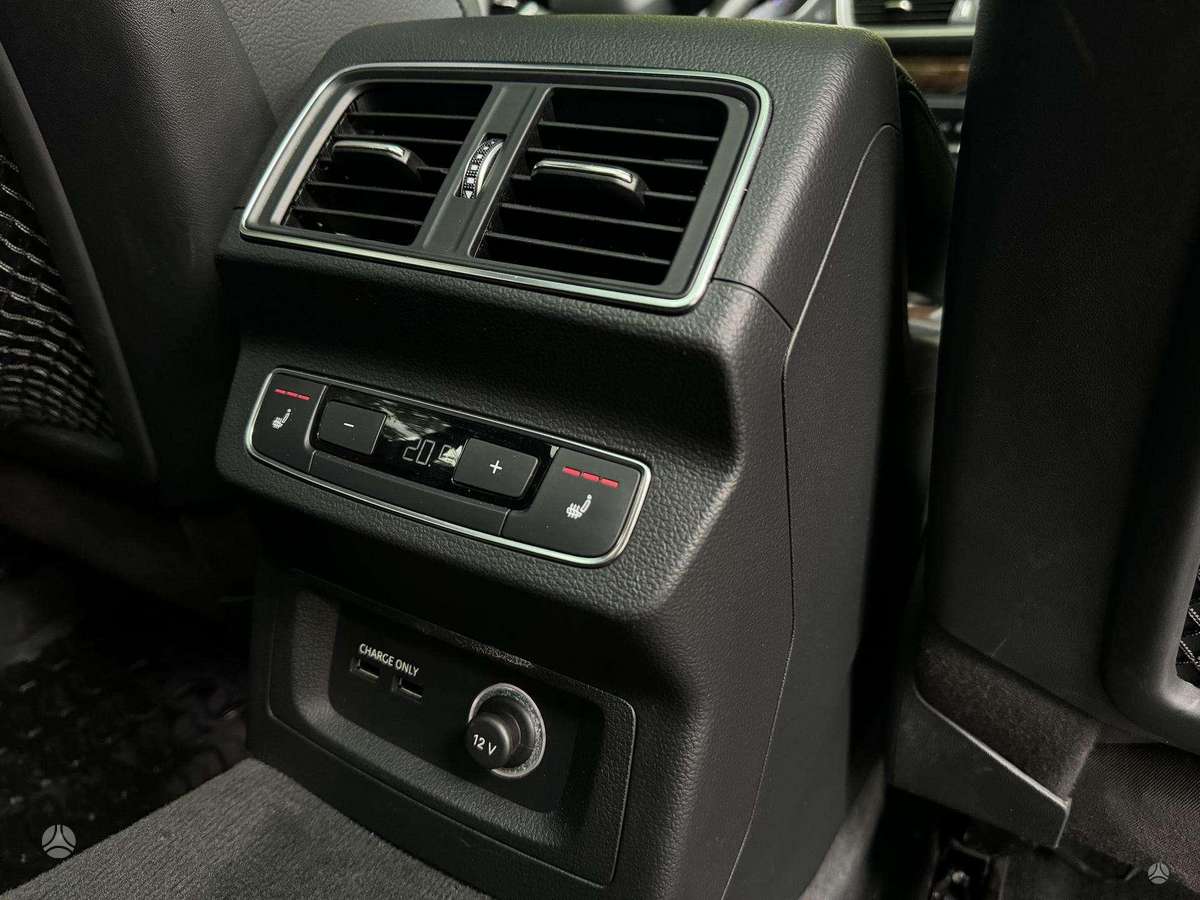 Audi Q5, 2.0 l., off-road / crossover