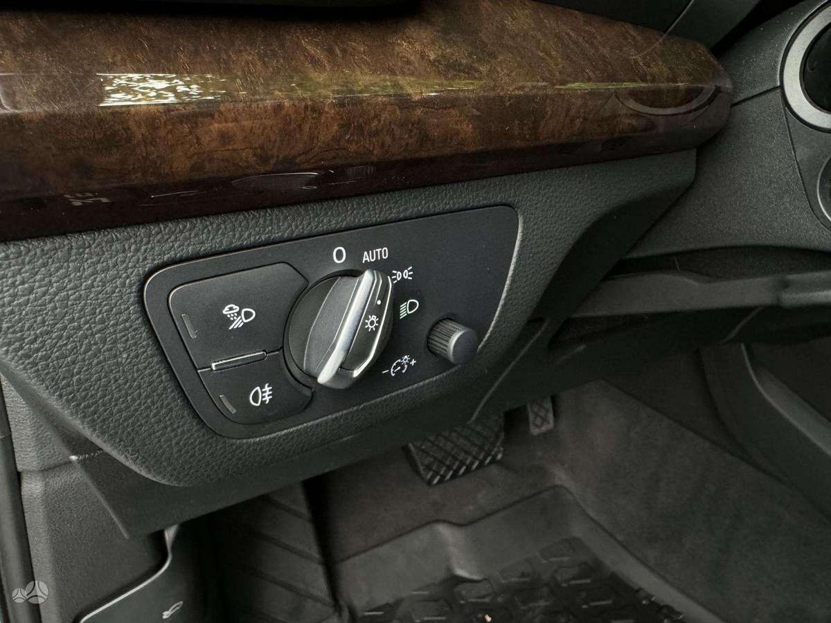 Audi Q5, 2.0 l., off-road / crossover
