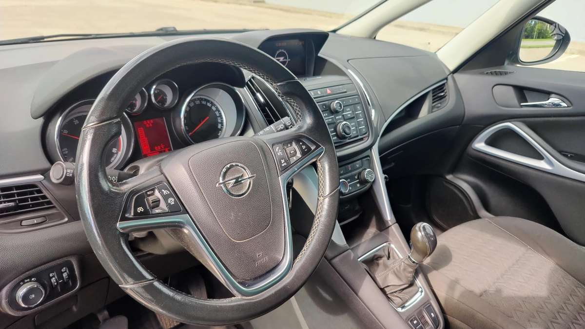 Opel Zafira Tourer - 2