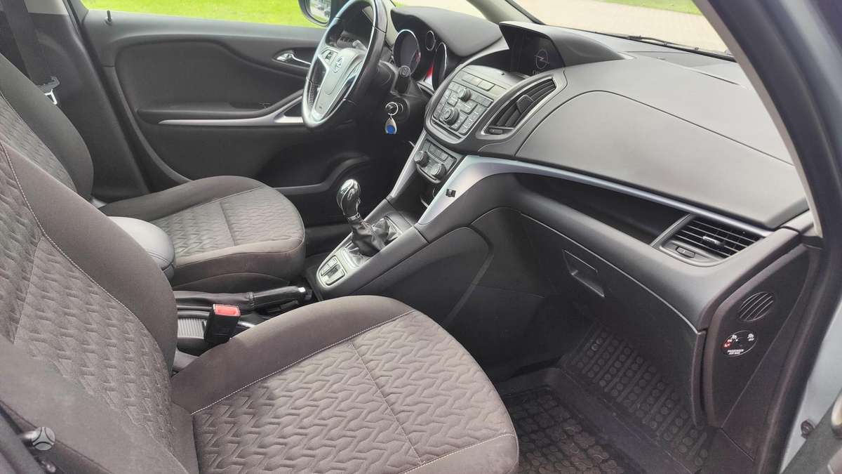 Opel Zafira Tourer - 5