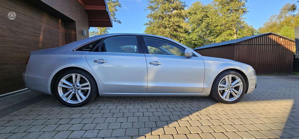 Audi A8, 4.1 l., Седан