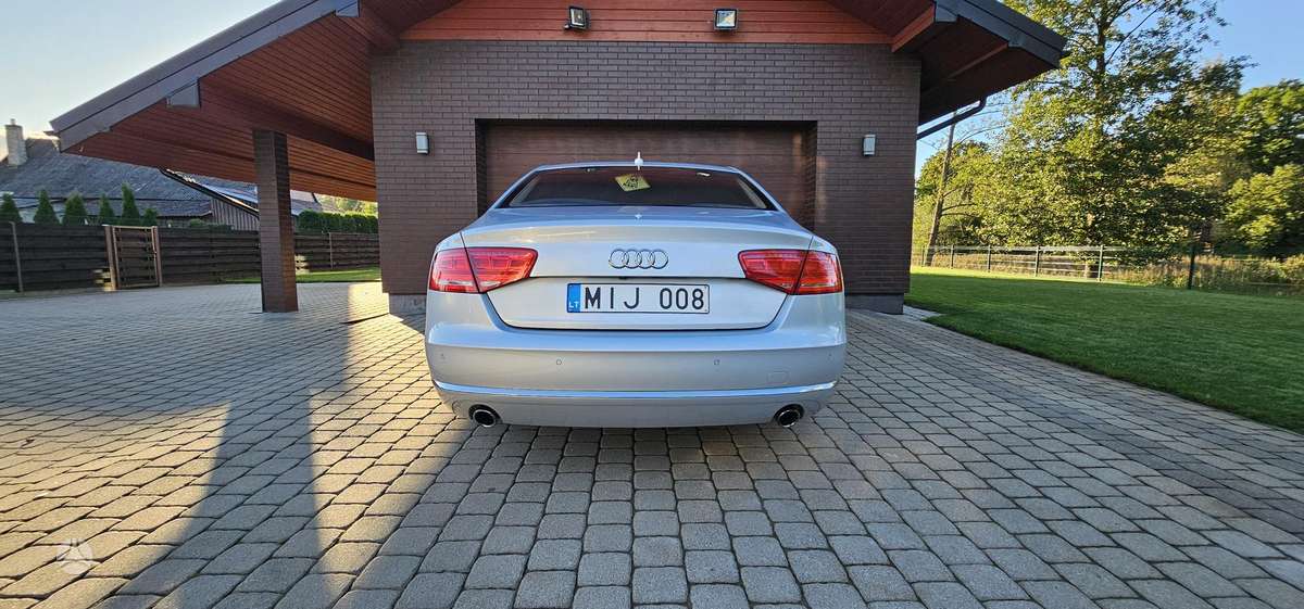 Audi A8, 4.1 l., Седан