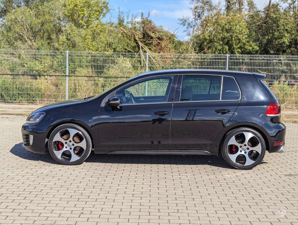 Volkswagen Golf - 2
