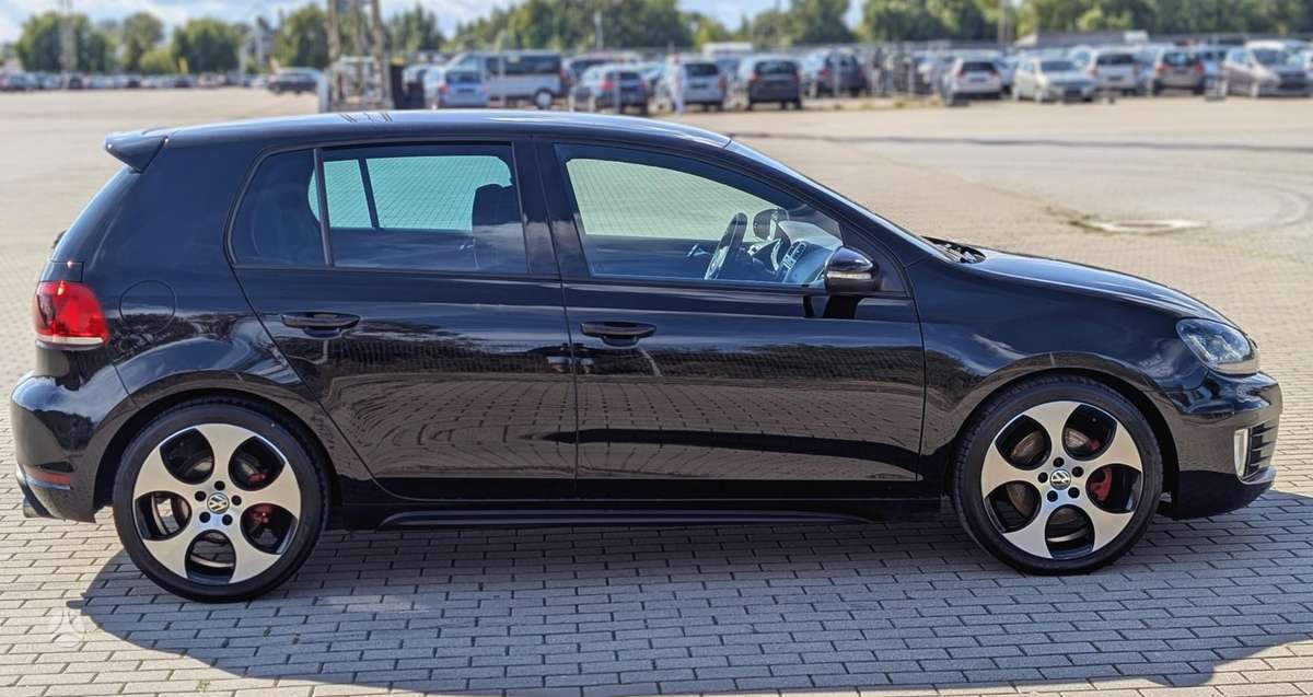 Volkswagen Golf - 6