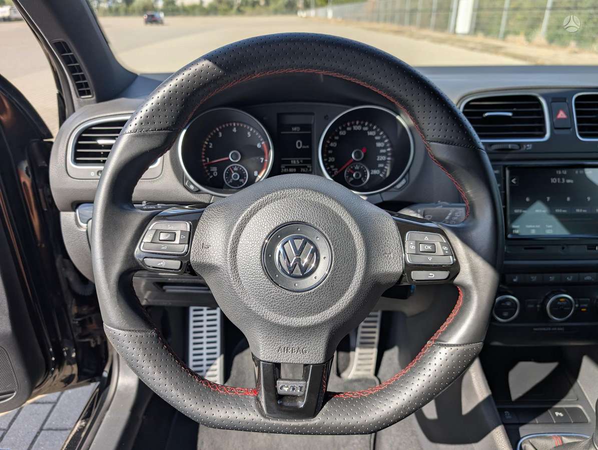 Volkswagen Golf - 10