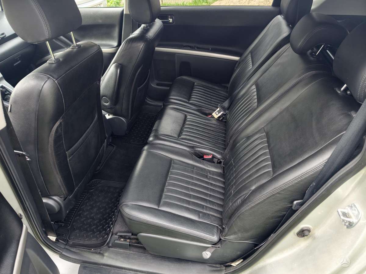 Toyota Corolla Verso - 3