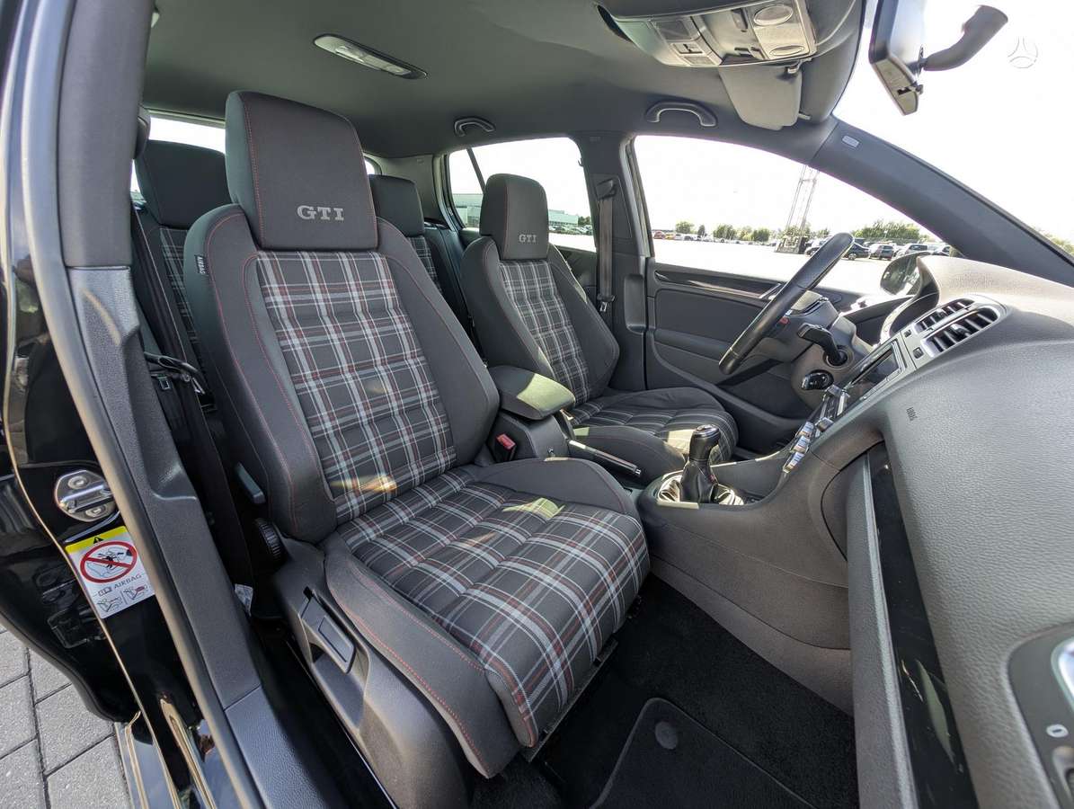 Volkswagen Golf - 12