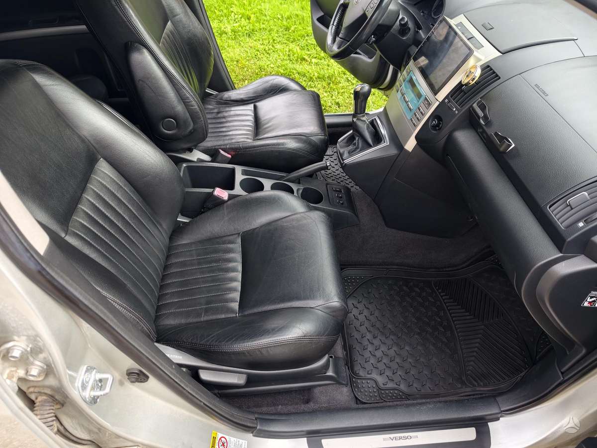 Toyota Corolla Verso - 4