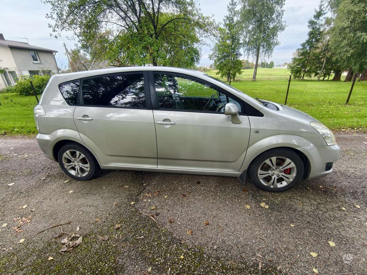 Toyota Corolla Verso, 2.2 l., Минивэн