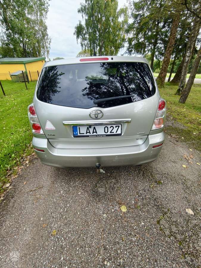 Toyota Corolla Verso, 2.2 l., Минивэн