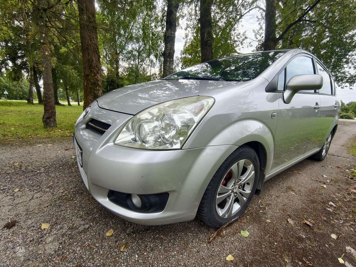 Toyota Corolla Verso, 2.2 l., Минивэн