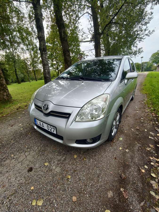 Toyota Corolla Verso, 2.2 l., Минивэн