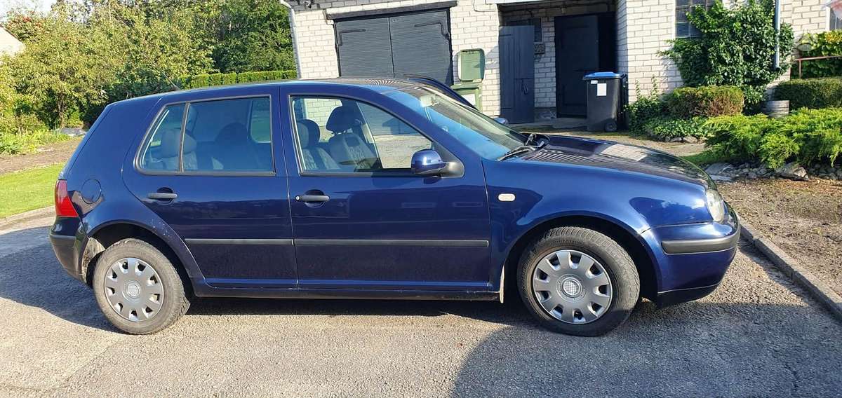 Volkswagen Golf - 2