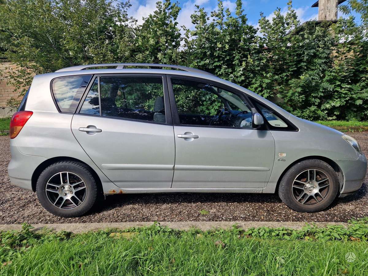 Toyota Corolla Verso - 1