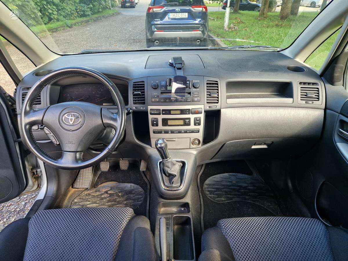 Toyota Corolla Verso - 10