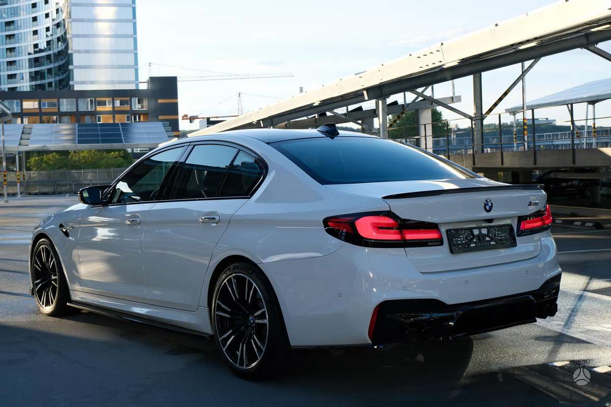 BMW M5, 4.4 l., Седан